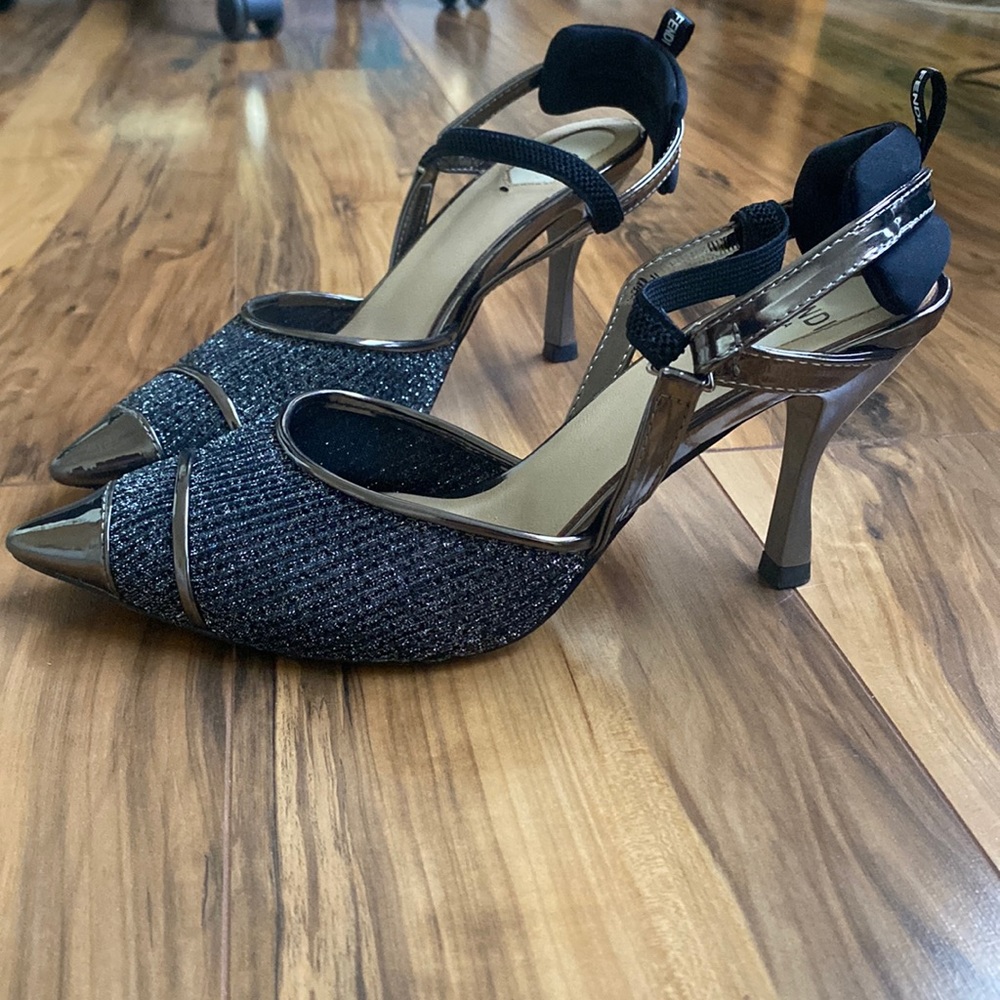 Beautiful Fendi heels comes with box. I’m able to negotiate